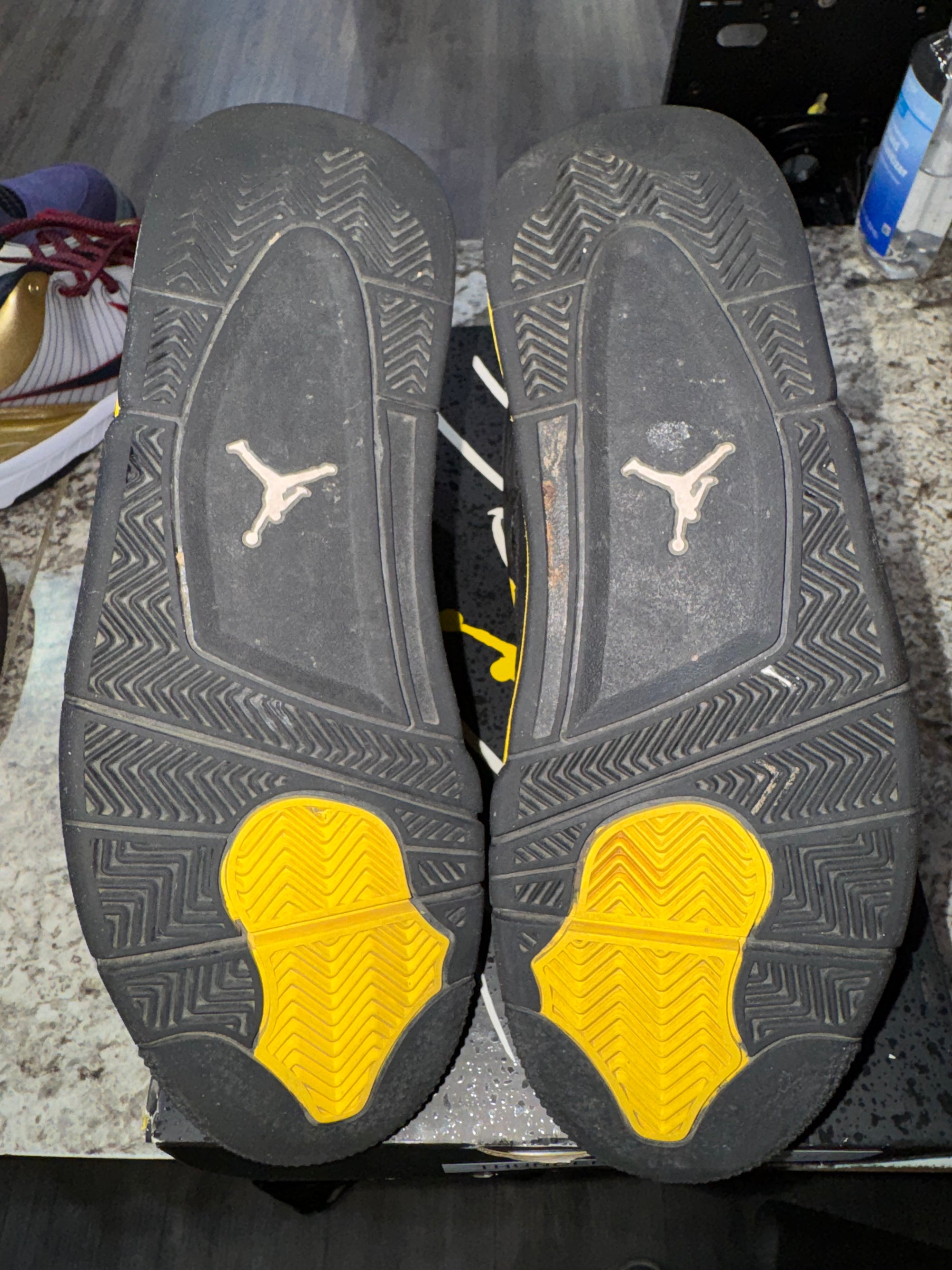 Jordan 4 Retro Thunder (2023)