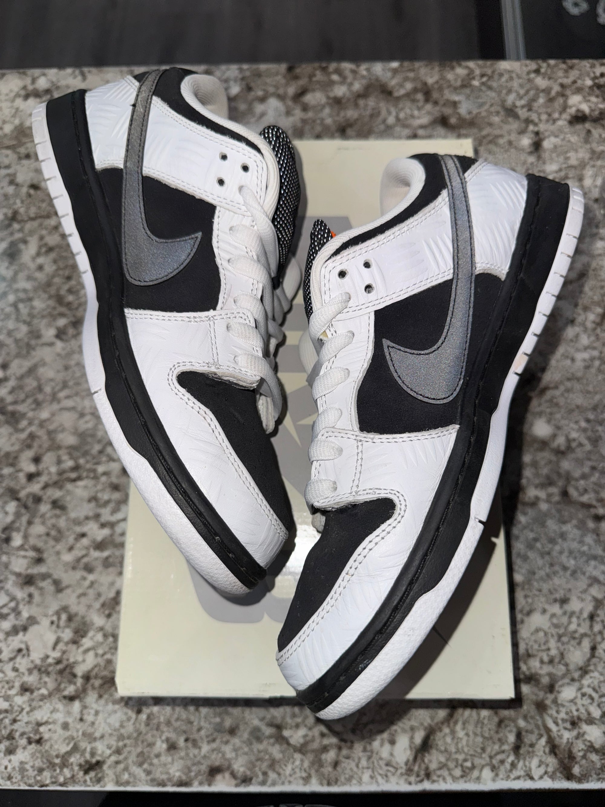 Nike SB Dunk Low TIGHTBOOTH