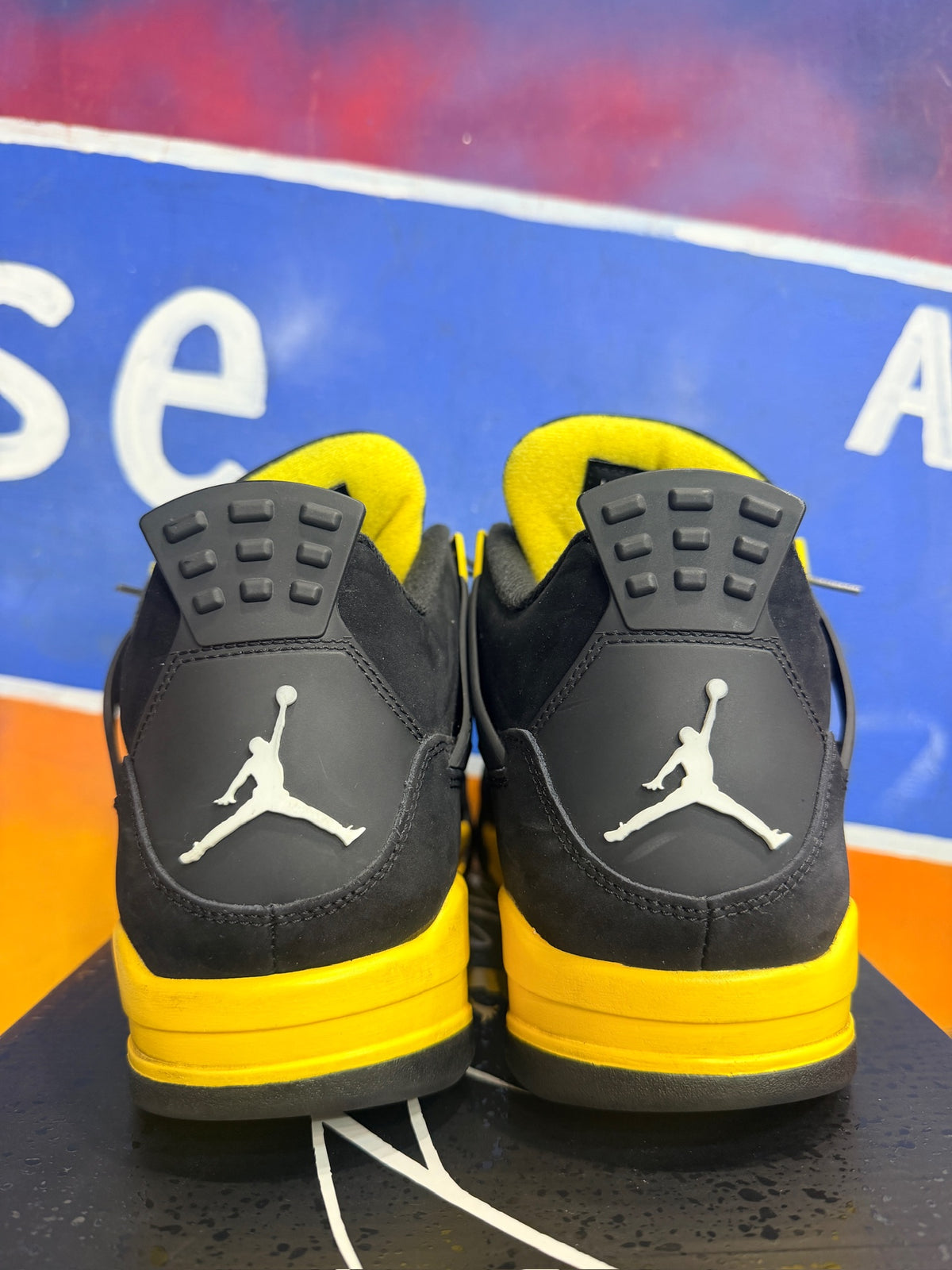 Jordan 4 Retro Thunder (2023)